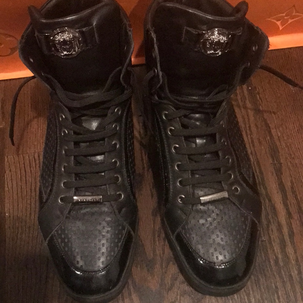 AUTHENTIC VERSACE MENS SNEAKERS